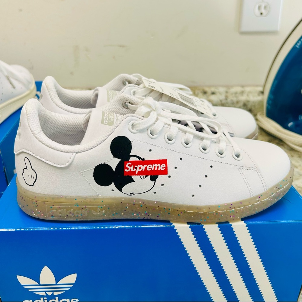 adidas LIMITED EDITION Stan Smith X Mickey Mouse with Supreme Logo M5.5/W7